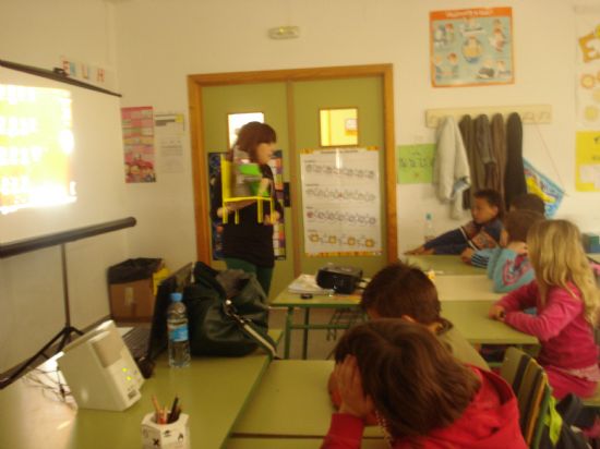 UN TOTAL DE 212  ALUMNOS DE PRIMARIA SE BENEFICIAN DEL TALLER DE CUENTOS PUESTO EN MARCHA POR EL SERVICIO DE ABSENTISMO PARA HACER REFLEXIONAR A LOS MS JVENES DEL MUNICIPIO SOBRE LA IMPORTANCIA QUE TIENE LA EDUCACIN EN SUS VIDAS