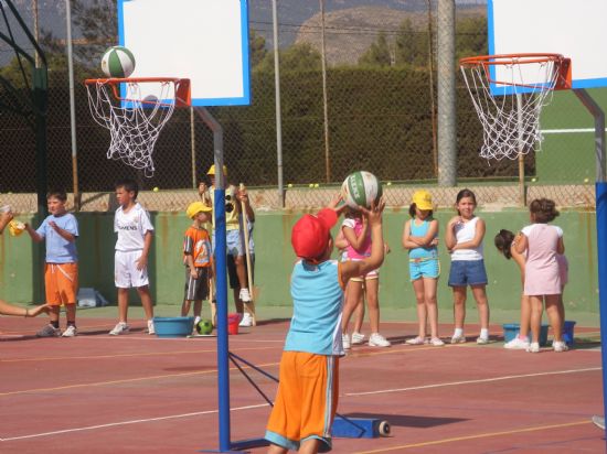 LA ESCUELA DE VERANO FINALIZA SUS ACTIVIDADES DEPORTIVAS DE LA PRIMERA QUINCENA DE JULIO CON UN RECORD DE PARTICIPACIN DE CASI 400 NIOS Y UNA VEINTENA DE MONITORES