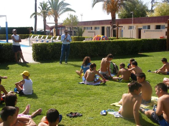 LA ESCUELA DE VERANO FINALIZA SUS ACTIVIDADES DEPORTIVAS DE LA PRIMERA QUINCENA DE JULIO CON UN RECORD DE PARTICIPACIN DE CASI 400 NIOS Y UNA VEINTENA DE MONITORES