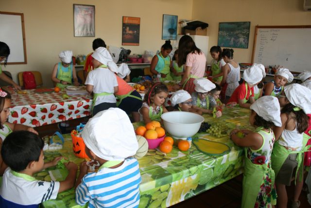 Gran aceptacin de los Talleres de Cocina y Artes Plsticas organizados por la Concejala de Juventud dentro del programa Totana Verano2017