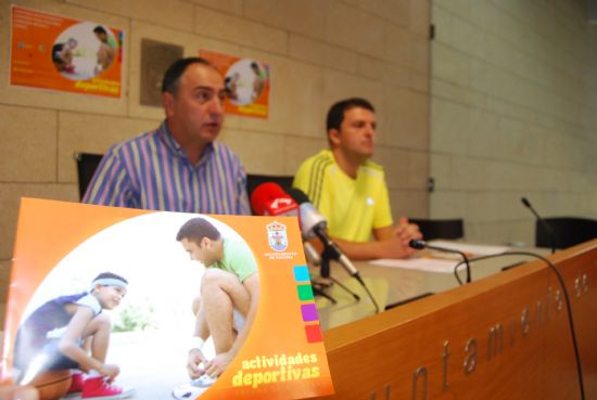 DECENAS DE ACTIVIDADES COMPLETAN EL PROGRAMA DEPORTIVO 2010-2011, IMPULSADO POR LA CONCEJALÍA, ENTRE LAS QUE DESTACAN LAS ESCUELAS MUNICIPALES, GIMNASIA PARA MAYORES Y LOS CURSOS DE FORMACIÓN 