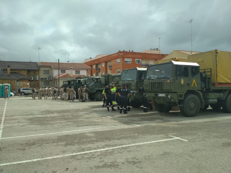 Efectivos de Proteccin Civil colaboran solidariamente en los trabajos de evacuacin ciudadana en El Sscar para posibilitar el desembalse controlado de la presa de Santomera