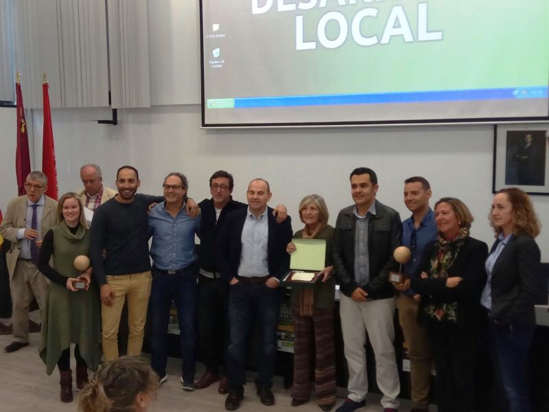 La técnico de Empleo y Desarrollo Local del Ayuntamiento de Totana, Isabel Morera, recibe el Premio "Mejor Técnico de Desarrollo Local de este año