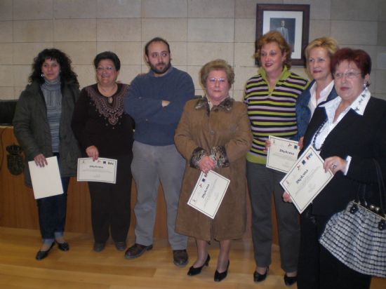AUTORIDADES MUNICIPALES REALIZAN LA ENTREGA DE DIPLOMAS A UN TOTAL DE 90 ALUMNOS DE LA II EDICIN DE LOS TALLERES DE INFORMTICA Y LOS CURSOS DE INFORMTICA DE LAS AULAS WALAS