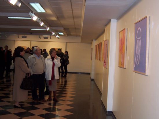 LA MUESTRA PICTRICA PRESENTADA BAJO EL TTULO UNA LNEA, DEL ARTISTA Y SACERDOTE TOTANERO JOS MARA CAMPOS, Y QUE RECOGE 35 OBRAS, PERMANECER EN LA SALA DE EXPOSICIONES GREGORIO CEBRIN HASTA EL 20 DE ENERO 