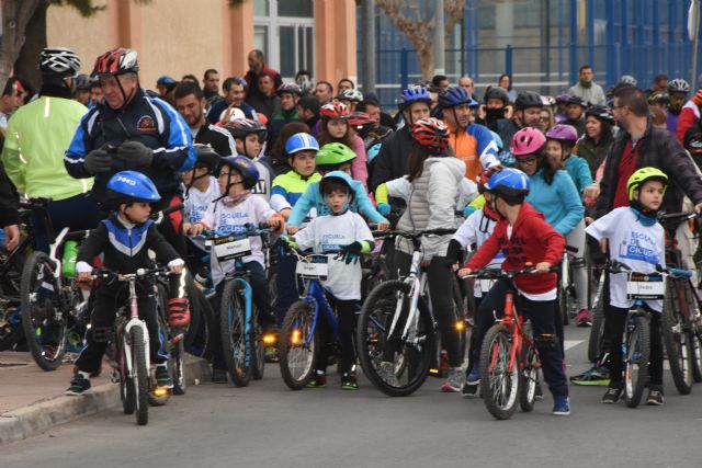  Un  total de 450 participantes se dieron cita en una nueva edicin del Da de la Bicicleta, que se celebr tras el aplazamiento registrado en diciembre a raz de las lluvias 