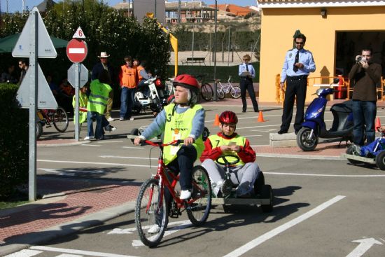 ADRI�N MURCIA GANA EL V CONCURSO LOCAL DE EDUCACI�N VIAL EN PARQUES INFANTILES DE TR�FICO; MIENTRAS QUE MARIANO ROMERO LO HACE EN EL III CONCURSO DE SEGURIDAD VIAL EN CICLOMOTOR