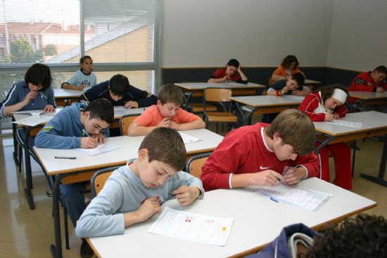 ADRI�N MURCIA GANA EL V CONCURSO LOCAL DE EDUCACI�N VIAL EN PARQUES INFANTILES DE TR�FICO; MIENTRAS QUE MARIANO ROMERO LO HACE EN EL III CONCURSO DE SEGURIDAD VIAL EN CICLOMOTOR