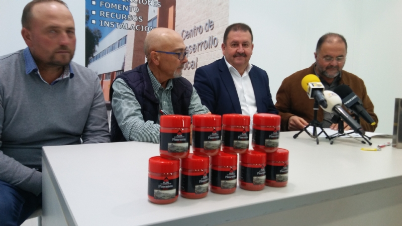 Vdeo. Suscriben otro contrato para la cesin de dependencias del Vivero de Empresas a una empresa que comercializar pimentn dulce