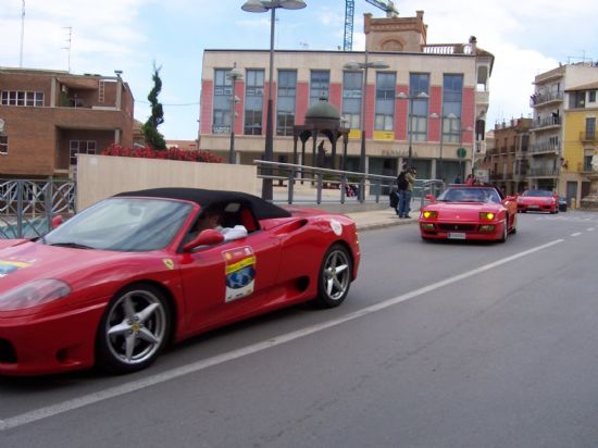 AUTORIDADES MUNICIPALES RECIBEN EN LA PLAZA DE LA CONSTITUCIN A LOS PARTICIPANTES DE LA CONCENTRACIN DE COCHES DEL FERRARI CLUB ESPAA MURCIA 2008
