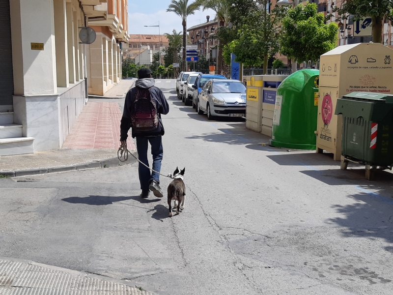 El Ayuntamiento apela al civismo de los propietarios de mascotas ante el importante aumento de las heces de animales en las calles de Totana durante el confinamiento