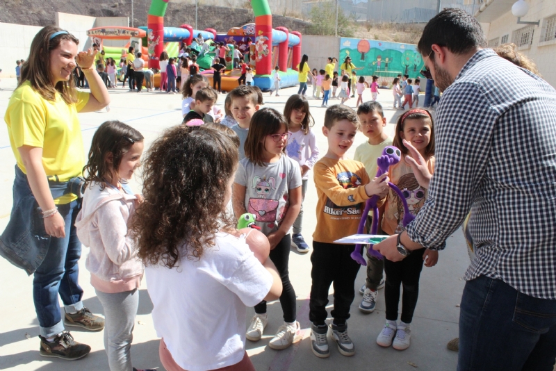 Un total de 440 escolares de Totana se benefician del programa "Escuela de Semana Santa", que ha tenido lugar estas vacaciones en los colegios "La Cruz" y "Santa Eulalia"