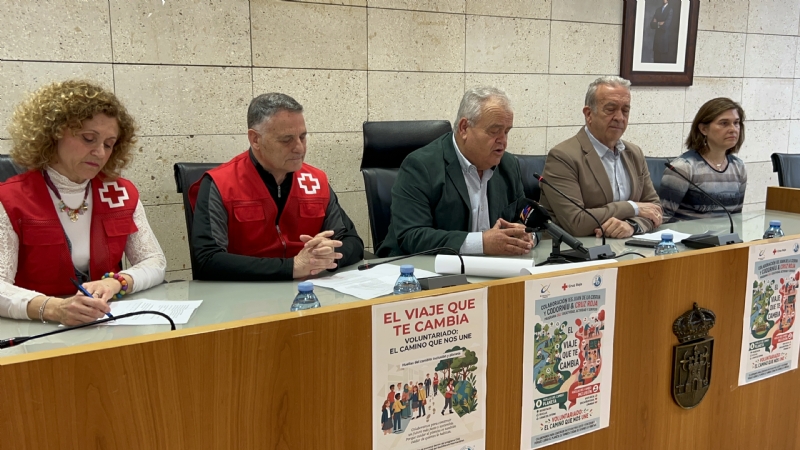   Cruz Roja Espa&ntilde;ola en Totana y alumnos de Bachillerato Internacional del IES Juan de la Cierva y Codorn&iacute;u promueven el programa de voluntariado "El viaje que te cambia"