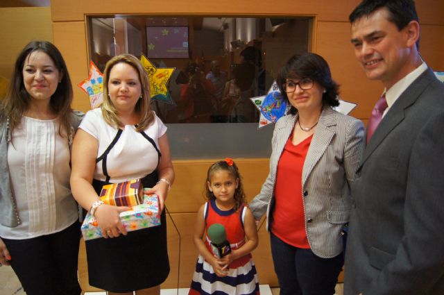 LA ALUMNA DEL COLEGIO "LUIS PÉREZ RUEDA", JULIA MÁRQUEZ, GANA EL CONCURSO DE DIBUJO "MI PUEBLO EUROPA" QUE SE REALIZÓ EN EL MARCO DE LAS JORNADAS EUROPEAS DESARROLLADAS EN TOTANA