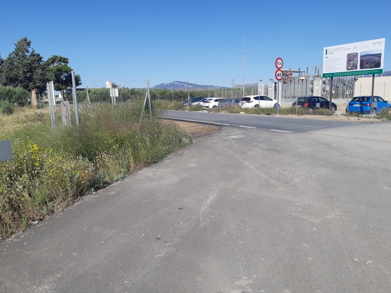Vdeo. El camino de Las Flotas cuenta con un nuevo reasfaltado gracias a la coordinacin entre Ayuntamiento y la nueva planta fotovoltaica de Endesa en Totana