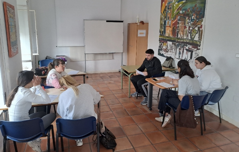 Los monitores de los Servicios Matinales de Proximidad se re&uacute;nen para evaluar la marcha del servicio en lo que va de curso escolar 2025/2026