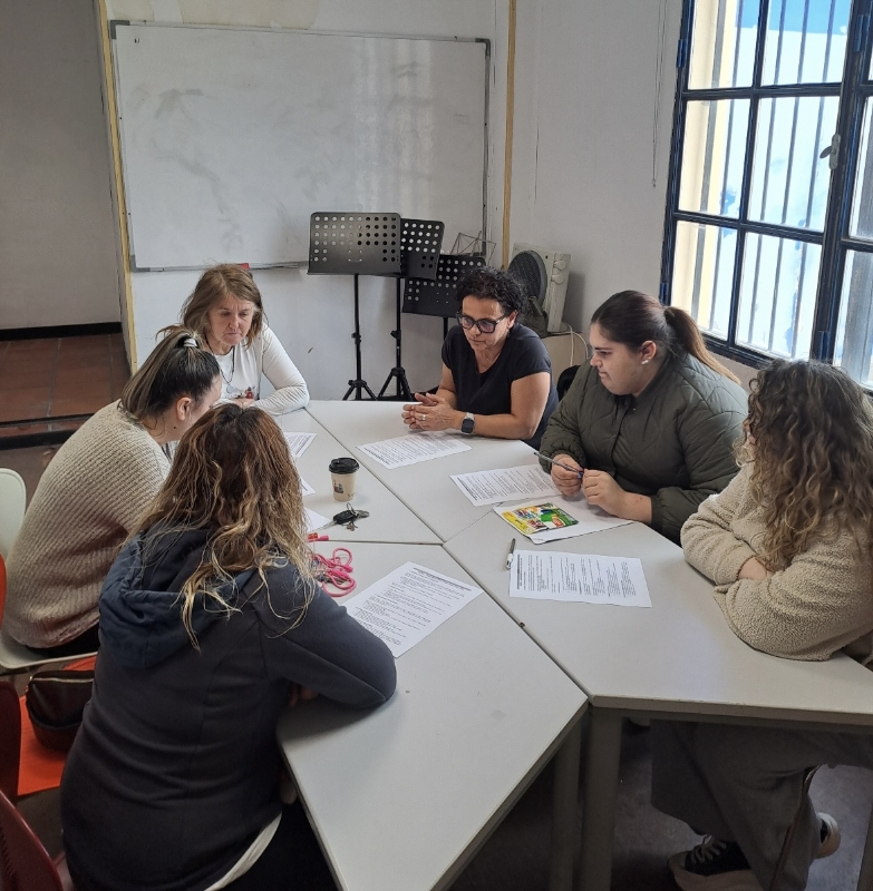 Los monitores de los Servicios Matinales de Proximidad se re&uacute;nen para evaluar la marcha del servicio en lo que va de curso escolar 2025/2026