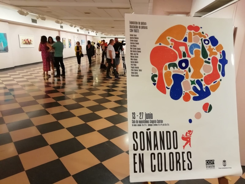 Vdeo. La Asociacin de Pintores Con-Traste expone la muestra Soando en colores, que permanecer abierta hasta el 27 de junio en la sala municipal Gregorio Cebrin
