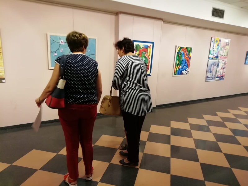 Vdeo. La Asociacin de Pintores Con-Traste expone la muestra Soando en colores, que permanecer abierta hasta el 27 de junio en la sala municipal Gregorio Cebrin