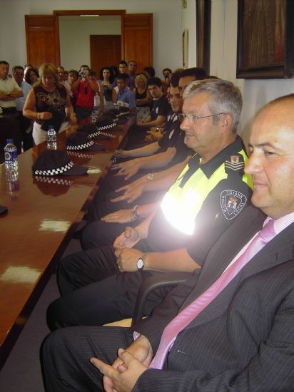 SE CELEBRA EL ACTO DE TOMA DE POSESI�N DE LOS SIETE NUEVOS  AGENTES Y EL OFICIAL DE LA POLIC�A LOCAL DE TOTANA