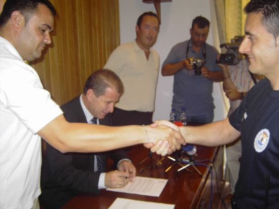SE CELEBRA EL ACTO DE TOMA DE POSESI�N DE LOS SIETE NUEVOS  AGENTES Y EL OFICIAL DE LA POLIC�A LOCAL DE TOTANA