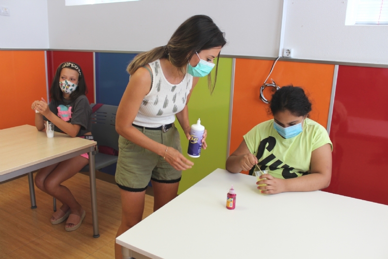 Más de una treintena de niños disfrutan en el Centro Social de San Roque del programa de conciliación de la vida laboral y familiar 