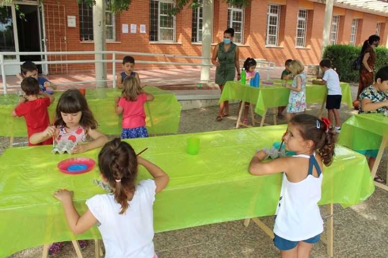 Unos 15 niños participan en el programa "Imperdible Concilia" que se celebra en el Centro Social del Tirol-Camilleri durante todo el verano, con la colaboración de Juventud