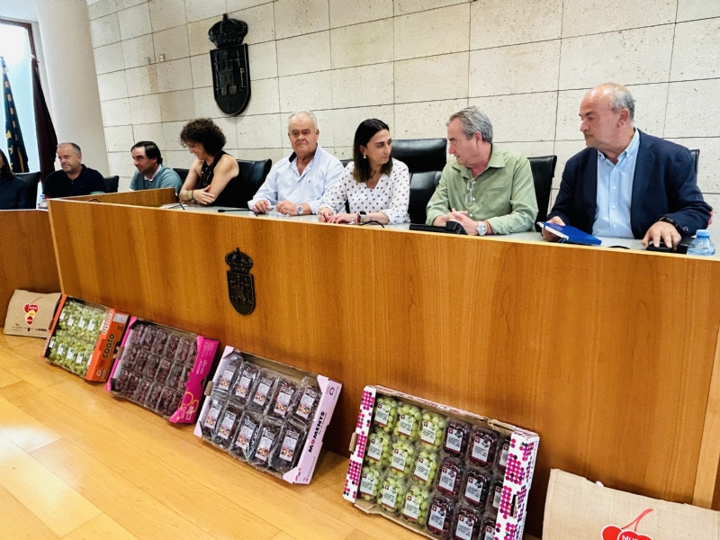Totana acoge la presentación de la campaña regional de uva de mesa 2025, cuya producción se estima supere las 236.000 toneladas, un 1,5 por ciento más que en la anterior campaña