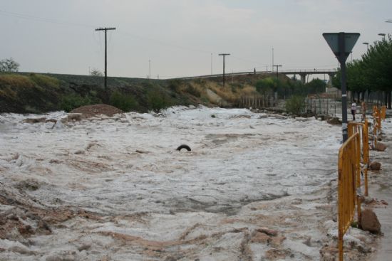 EL ALCALDE Y LOS CONCEJALES DE SERVICIOS Y AGRICULTURA VISITAN LAS ZONAS DEL MUNICIPIO MS AFECTADAS POR EL TEMPORAL DE LLUVIA Y GRANIZO CON EL FIN DE CONOCER LOS DAOS PRODUCIDOS 