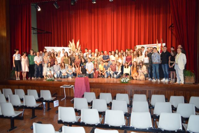 Autoridades municipales asisten al acto conmemorativo del X Aniversario del programa de Diploma de Bachillerato Internacional del IES "Juan de la Cierva y Codorniú"