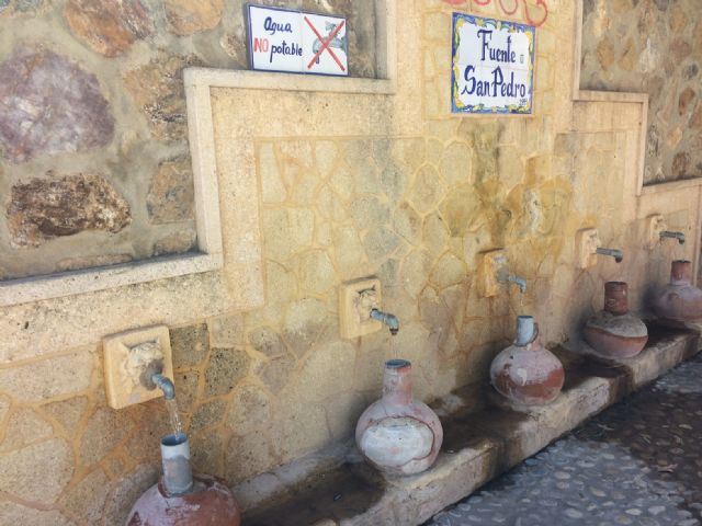 El Servicio Municipal de Aguas restablece el funcionamiento de la tradicional y emblemtica Fuente de San Pedro, ubicada junto al Arco de Las Olleras