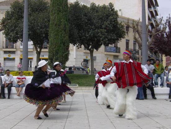 EL OCTUBRE INTERCULTURAL ARRANCA HOY CON LA PUESTA EN MARCHA DEL TALLER  "DANZAS DEL MUNDO" QUE SE DESARROLLARÁ HASTA EL 13 DE NOVIEMBRE EN EL CENTRO SOCIAL DEL BARRIO TIROL CAMILLERI