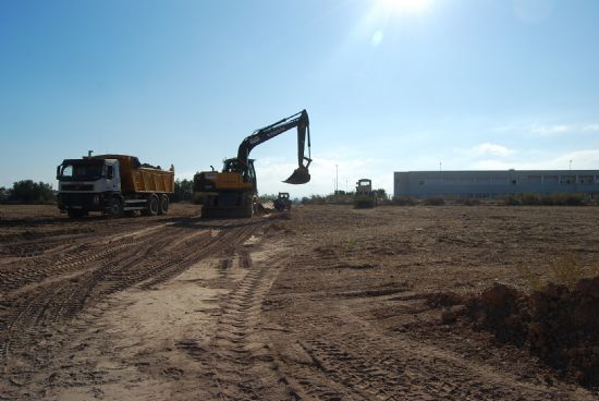 COMIENZAN LAS OBRAS DEL NUEVO VIAL DE ACCESO AL COLEGIO PÚBLICO DE INFANTIL Y PRIMARIA "LUÍS PÉREZ RUEDA" EN EL BARRIO TIROL-CAMILLERI