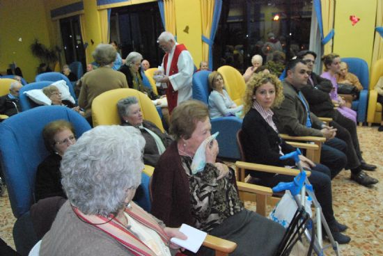 LAS ACTIVIDADES NAVIDEÑAS DE LA RESIDENCIA DE ANCIANOS "LA PURÍSIMA" ARRANCAN CON UNA MISA CANTADA POR EL CORO SANTA CECILIA