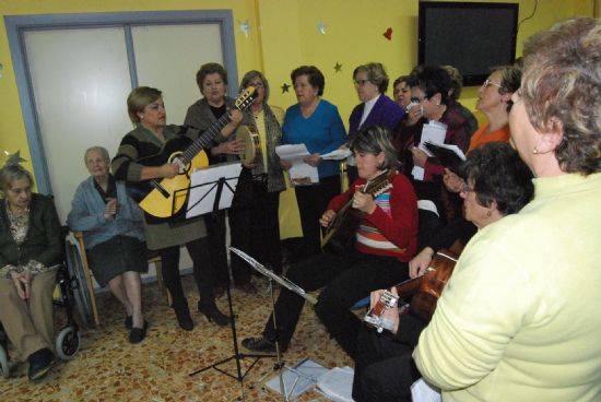 LAS ACTIVIDADES NAVIDEÑAS DE LA RESIDENCIA DE ANCIANOS "LA PURÍSIMA" ARRANCAN CON UNA MISA CANTADA POR EL CORO SANTA CECILIA