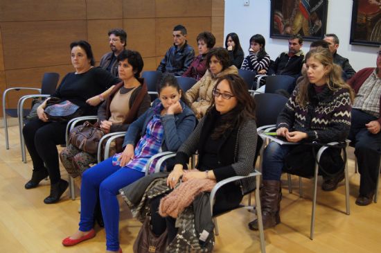 UCOMUR PRESENTA A ALUMNOS DE LOS PROGRAMAS EDUCATIVOS IMPULSADOS POR EL AYUNTAMIENTO, PROFESORES, DOCENTES E INTERESADOS EL PROYECTO "2 OPORTUNIDAD" PARA LA REINCORPORACIÓN AL MERCADO LABORAL