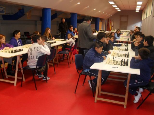 La Concejalía de Deportes organizó la Fase Local de Ajedrez de Deporte Escolar, en el Pabellón de Deportes "Manolo Ibáñez", que contó con la participación de 31 escolares