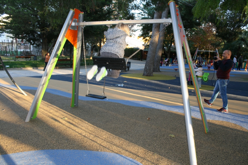 Vdeo. Abierta al pblico la nueva rea de juegos infantiles del parque municipal Marcos Ortiz, que se ha rehabilitado en profundidad con un presupuesto de 81.000 euros