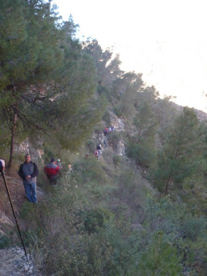 LA RUTA DE SENDERISMO POR EL CAN DE ALMADENES, ORGANIZADA POR LA CONCEJALA DE DEPORTES, CONT CON MEDIO CENTENAR DE PERSONAS