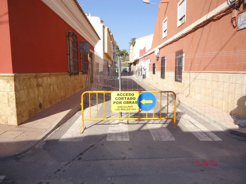 La Concejala de Aguas y Alcantarillado inicia las obras de renovacin de la red y acometidas de alcantarillado en el Callejn de la calle Valle del Guadalentn y calle Extremadura