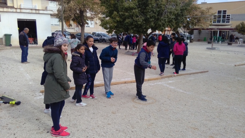 Deportes organizó la Fase Local de Petanca de Deporte Escolar, donde participaron 70 escolares de los diferentes centros de enseñanza de la localidad