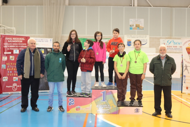 La pareja formada por Lucía Valenzuela y Álvaro Salas, del Colegio La Milagrosa, se proclamaron campeones regionales de Bádminton de Deporte Escolar