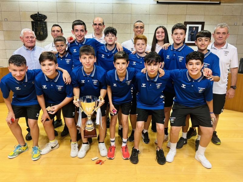 Realizan una recepción institucional al equipo infantil del Club Fútbol Sala Capuchinos tras proclamarse campeón de Liga esta temporada 2024/25