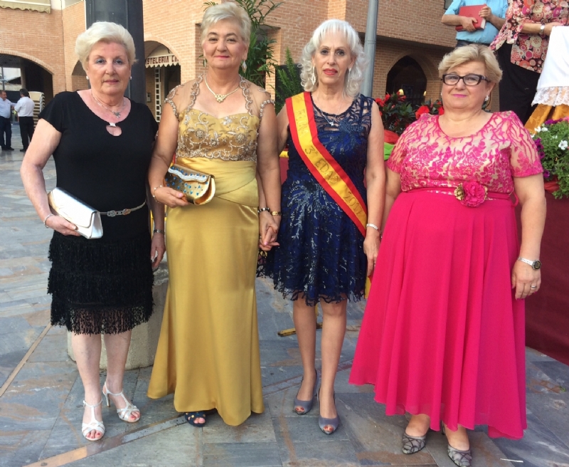 Julia Martnez es coronada como nueva reina de las fiestas de Personas Mayores del Centro Municipal de la Plaza Balsa Vieja