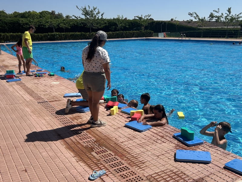 Ms de 300 nios y jvenes participan en el programa de las Escuelas del Verano Polideportivo 2024, que se celebra en el Polideportivo Municipal y el Complejo Polideportivo de El Paretn 