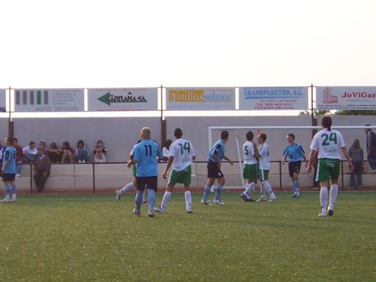 AUTORIDADES MUNICIPALES PRESENTAN EN EL CAMPO DE FTBOL BERNARDO CNOVAS DE EL PARETN A LOS EQUIPOS DE LAS TRES CATEGORAS DE PRIMERA TERRITORIAL DEL CAMPEONATO INTER-ESCUELAS