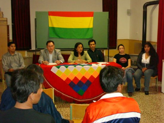 TÉCNICOS DEL SERVICIO MUNICIPAL DE INMIGRACIÓN DE LA CONCEJALÍA DE BIENESTAR SOCIAL PARTICIPAN EN UNA CHARLA INFORMATIVA CON LA CÓNSUL DE BOLIVIA, QUE CONTÓ CON LA ASISTENCIA DE 40 PERSONAS