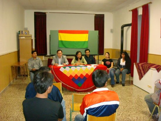 TÉCNICOS DEL SERVICIO MUNICIPAL DE INMIGRACIÓN DE LA CONCEJALÍA DE BIENESTAR SOCIAL PARTICIPAN EN UNA CHARLA INFORMATIVA CON LA CÓNSUL DE BOLIVIA, QUE CONTÓ CON LA ASISTENCIA DE 40 PERSONAS