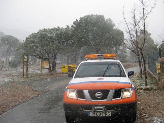 LA CARRETERA DE LAS ALQUERAS HACIA EL COLLADO BERMEJO PERMANECE CORTADA AL TRFICO POR LA NIEVE Y LAS PLACAS DE HIELO ACUMULADAS CON MOTIVO DE LA OLA DE FRO QUE EST AZOTANDO A LA REGIN