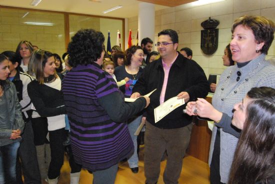 MÁS DE 500 PERSONAS SE BENEFICIAN DE LAS ACCIONES FORMATIVAS ORGANIZADAS POR LA CONCEJALÍAS DE BIENESTAR SOCIAL Y PARTICIPACIÓN CIUDADANA DURANTE EL 2010